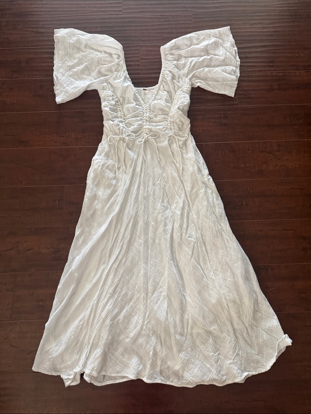 Free People Hard To Resist White Ruched Bodice Midi Dress w/Flutter Sleeves Sz M - Picture 2 of 12